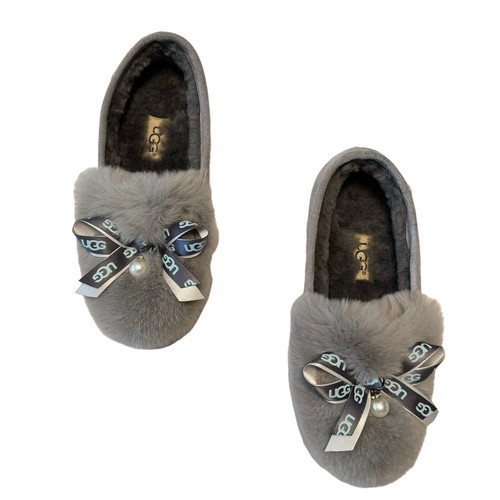 Pantofole UGG donna grigio scamosciato shearling logo fiocco finta perla acquistate in Asia*