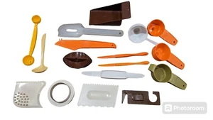 Lot Of 17 Vintage Tupperware Kitchen Utensils And Tools - Picture 1 of 1