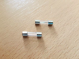 Neu 100x 10A Sicherungen d 5x20mm Top Preis - Bild 1 von 2