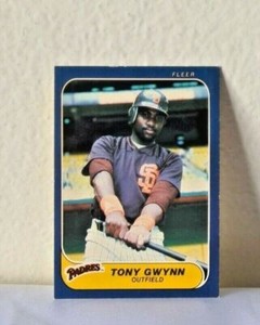 1986 FLEER Baseball Card MLB TONY GWYNN San Diego Padres Outfield Card # 323