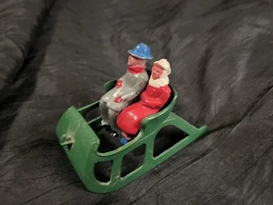 Vintage Cast Iron Green Sleigh 2 Seated Figures Train Garden Unmarked Barclay - Picture 1 of 9