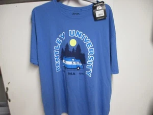CAMISETA BENTLEY UNIVERSITY (USCAPE APPAREL) PARA HOMBRE (XL) NUEVA CON ETIQUETAS AZUL CON LOGOTIPO DE ESTE 1917 - Imagen 1 de 3