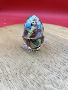 FRANKLIN MINT MAJOLICA STYLE EXOTIC PARROT ON BRANCH EGG - Picture 1 of 7