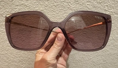 Gafas de sol Vogue VO5386S 285714 54-17-140 ojo de gato marco violeta lentes violetas Foto 1 de 4