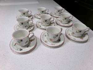 VILLEROY BOCH PETITE FLEUR LOT OF 9 DEMITASSE CUPS AND SAUCERS - Picture 1 of 7