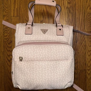 NUEVO WT Rosa GUESS DISEÑADOR BOLSA DE PAÑALES MOCHILA LOGOTIPO KEOTA TRAVEL - Imagen 1 de 7