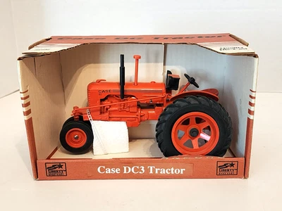 CASE DC3 TRACTOR Ruedas Delanteras Estrechas Escala 1/16 Especificación Cast Liberty Réplica Nuevo en Caja Foto 1 de 4