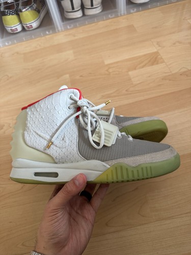 Taglia 11 Nike Air Yeezy 2 NRG Pure Platinum