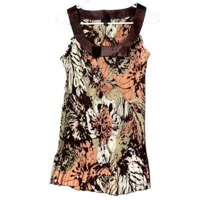 Top marca piano para mujer pequeño multicolor sin mangas floral arrugado Foto 1 de 4