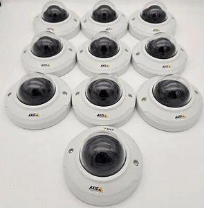 (SET BESTEHEND AUS 10) Axis M3045-V Netzwerk HDTV 1080P IP Mini Dome Überwachungskameras getestet - Bild 1 von 8