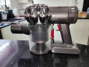 DYSON V6 ANIMAL CORDLESS VACUUM CLEANER INCLUDES MAIN BODY BATTERY BIN FILTER - Picture 1 of 24