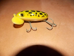 Señuelo Fred Arbogast Jitterbug vintage con labio de plástico 2,75 total 8/25 - Imagen 1 de 7