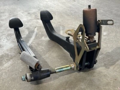 Pedales de freno y embrague para coches manuales Porsche 996.986 Boxster usados 99642314105 Foto 1 de 4