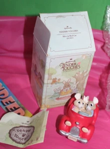 Figura Hallmark Tender Touches Mice in Red Car 1990 Vacaciones San Valentín - Imagen 1 de 4