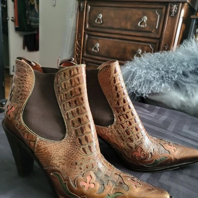 Donald Pliner Western 10M cocodrilo en relieve Foto 1 de 4