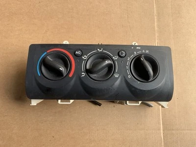 Renault Clio MK2 2001 - 2005 Heater Control Panel With Air Con 8200147160 (F3) - Image 1 of 4