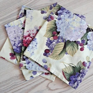 Juego de 4 servilletas hechas a mano de tela de algodón 18" cuadradas hortensia florales sobre amarillo - Imagen 1 de 3