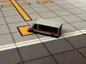 4x rote Mercedes Airport Vans im Maßstab 1:400 - Modellflughafen - Gemini Jets/NG Models - Bild 1 von 7