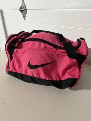 Nike Hot Pink行李袋 健身包 — 第 1/4 张图片