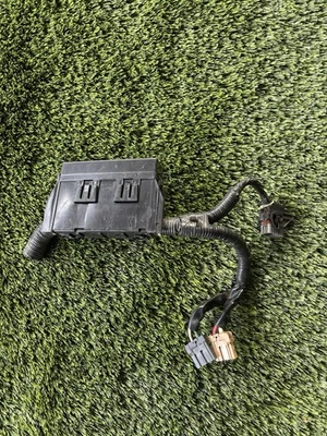 Caja de fusibles apagada de un Nissan Sentra Sv 2014 1,8 Foto 1 de 4