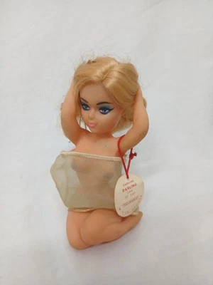 Винтажная резиновая пин-ап кукла 1960-х годов для приборной панели рискованная обнаженная женщина приборная панель новинка новая из старых запасов - Изображение 1 из 4