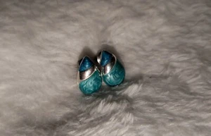 Turquoise blue stud earrings - Picture 1 of 3