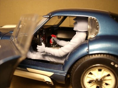 1/18 FIGURE  DAN GURNEY DRIVING  VROOM  FOR  EXOTO  FORD  COBRA  DAYTONA  CMR - Image 1 of 4