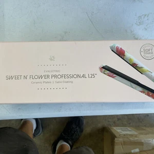 Evalectric Sweet N Flower Professional 1.25" Ceramic Plates Hair Straightener - Picture 1 of 6