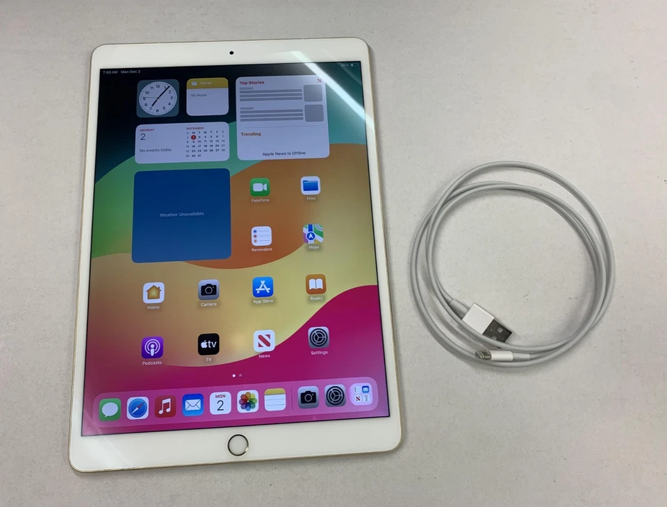 Apple iPad Pro 256GB, Wi-Fi, 10.5 in - Gold Latest iOS 17 -B - Image 1 of 3