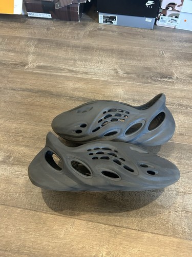 Taglia 12 Adidas Yeezy Foam Runner Uomo Onice