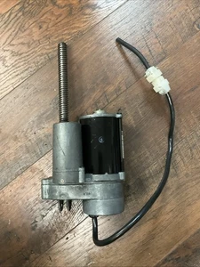 Motor de engranaje trasero para silla dental Von Weis Royal V02562AM76 tipo 90B1 - Imagen 1 de 4