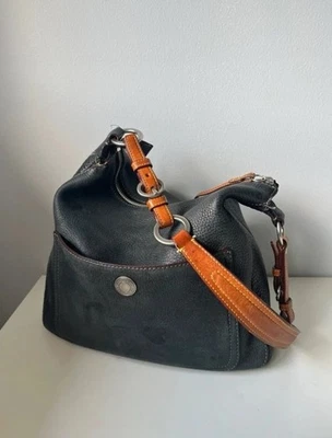 Bolso de hombro Coach Chelsea hobo de guijarros negros Foto 1 de 4