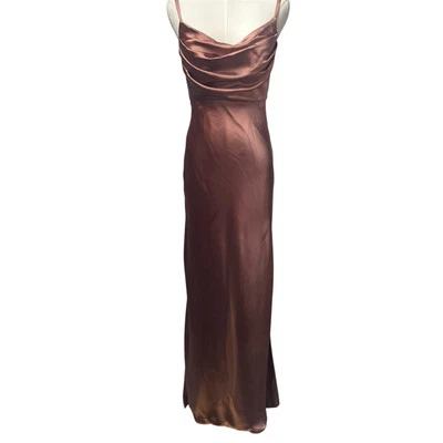 Nuevo Vestido de Dama de Honor Revelry Skye Satinado Rosa del Desierto Para Mujer 4 Pequeño Maxi Baile de graduación Foto 1 de 4