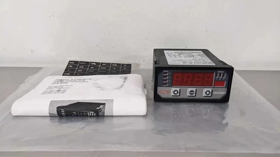 Unidad de pantalla digital Hydac HDA 5500-1-2-DC-000 3 entradas analógicas 4 relés 908872 1 Foto 1 de 4