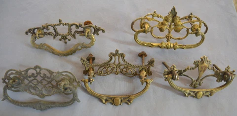 ANTIQUE 19TH C MIXED LOT 5 DRESSER CAST BRASS BACK PLATES + BAIL PULLS (X16a) Cover