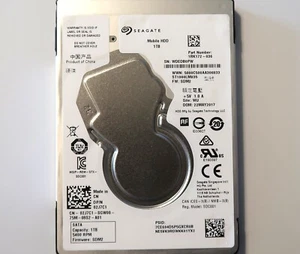 Seagate ST1000LM035 1RK172-036 Site:WU FW:SDM2 2.5" 1TB Sata 22MAY2017 (WDED) - Picture 1 of 1