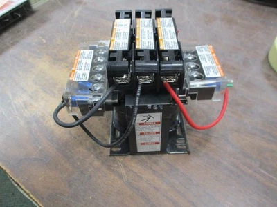 Transformador Square D 9070TF100D19 0,100 KVA Pri:208-480 V Sec: 24 V 50/60 Hz usado Foto 1 de 4