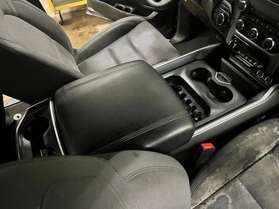 Consola central delantera 6SQ32TX7AA compatible con 19-23 Ram 1500 2873660 Foto 1 de 4