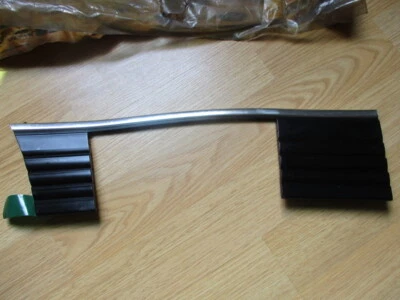 Ford Granada 1981 1982 guardabarros delantero derecho moldura trasera E1DZ-16C038-C OEM NUEVO EN STOCK Foto 1 de 4