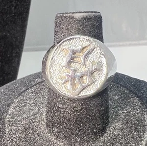 RARE Vintage Signed CROWN TRIFARI Silver Tone Asian Writing Ring Size 7 - Picture 1 of 5