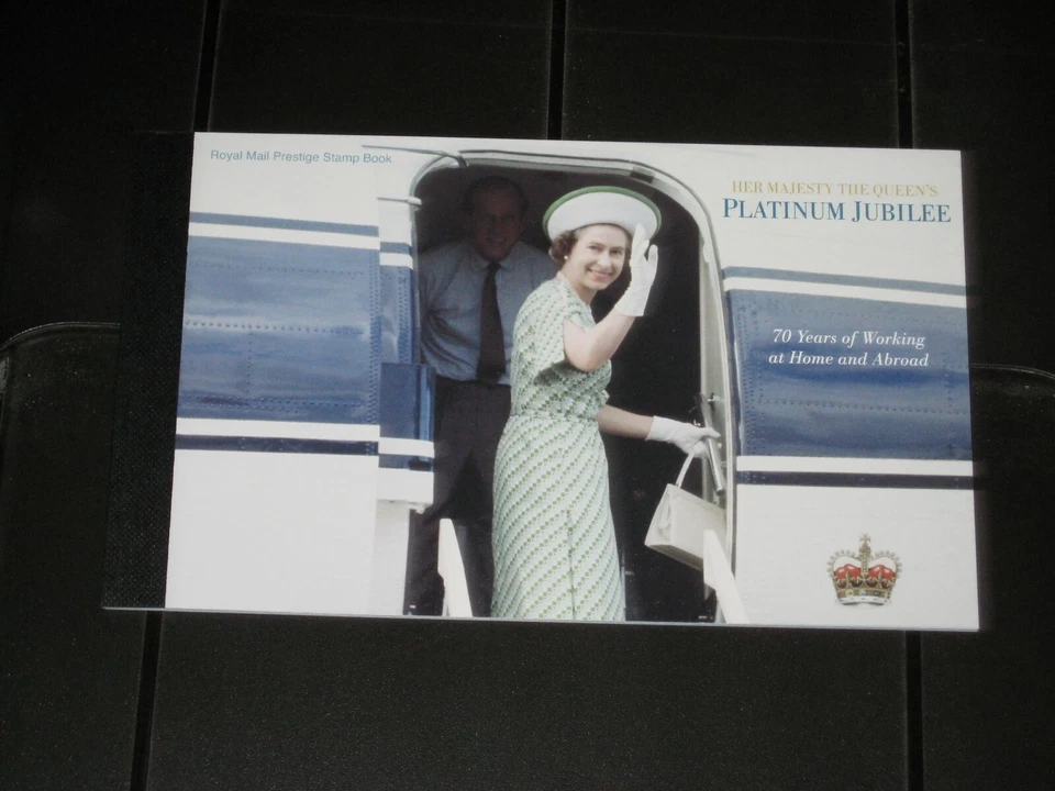 2022 DY42 - HM The Queen's Platinum Jubilee Prestige Stamp Book - Perfect - PSB - Image 1 of 1