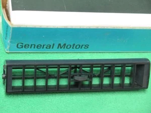 25500231 GM AC CENTRO LH TABLERO SALIDA DE AIRE VENTILACIÓN DEFLECTOR PARRILLA 1982 BUICK CENTURY - Imagen 1 de 1
