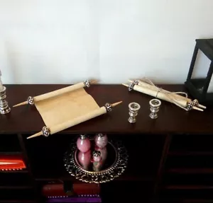 Juego de 2 rollos de pergamino en miniatura, manuscritos de papel antiguos casa de muñecas judía - Imagen 1 de 48