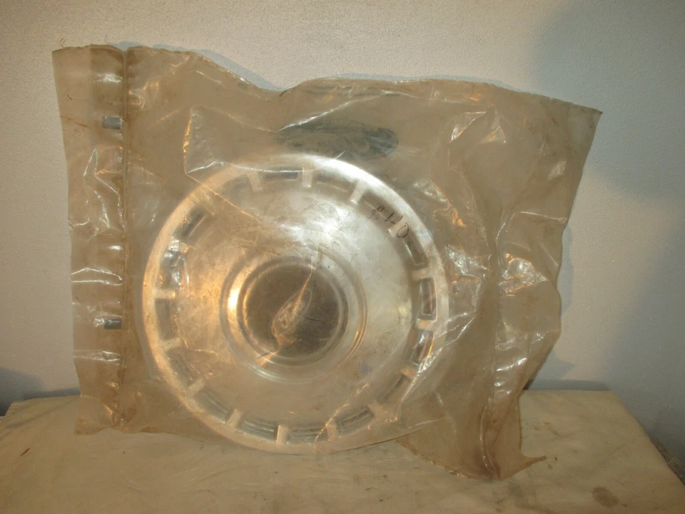 Ford Tempo 1984, tapacubos de 13", E43Z-1130-A, NOS, E43C1130DA Foto 1 de 4
