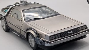 BACK TO THE FUTURE 1:18 Diecast Modell DELOREAN TIME MACHINE SUN STAR - Bild 1 von 20