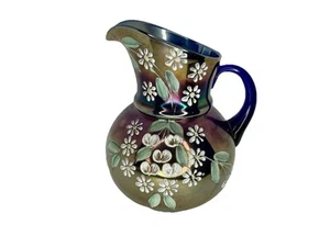 Antica brocca in vetro Fenton carnevale ciliegie e fiori dipinta a mano blu - Foto 1 di 13