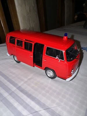 WELLY  1/24  Scale 1972  VW  VOLKSWAGEN COMBI Type 2 BUS …New No Box… - Image 1 of 4