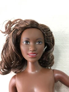 20 - BB15 Barbie fashionista afroamericana curvy pelle scura - Foto 1 di 5