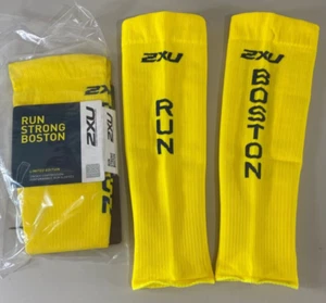 Mangas de pantorrilla de compresión a rayas 2XU edición maratón de Boston amarillas - grandes - Imagen 1 de 1