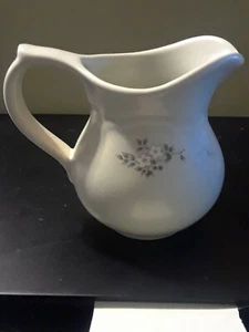  RETIRED PFALTZGRAFFF HEIRLOOM 4-1/4" CREAMER    - Picture 1 of 8